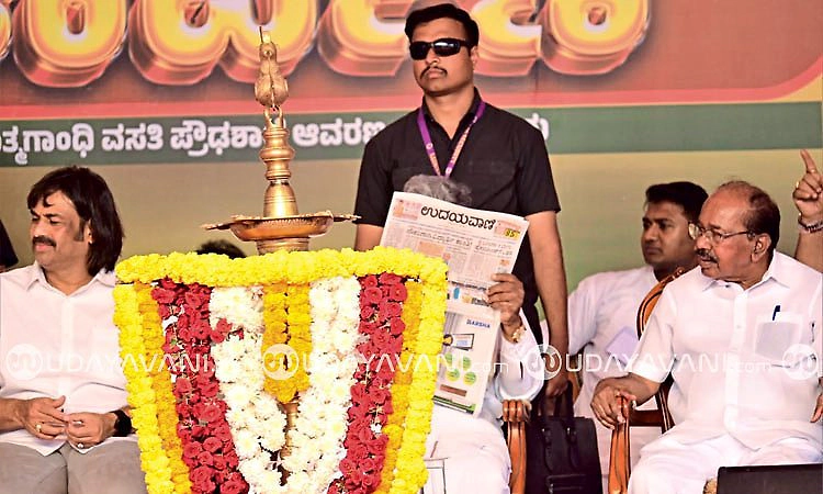 Karkala: ವೇದಿಕೆಯಲ್ಲಿ 'ಉದಯವಾಣಿ' ಓದಿದ ಸಿಎಂ ಸಿದ್ದರಾಮಯ್ಯ: ಗಮನ ಸೆಳೆದ ಪತ್ರಿಕಾ ಪ್ರೇಮ