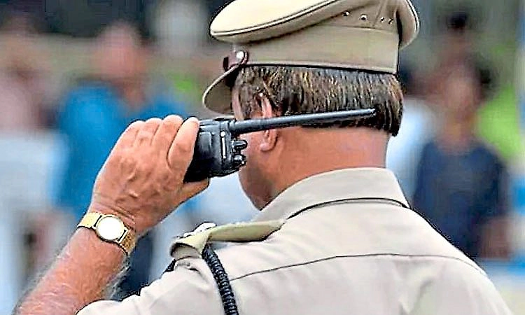 ಯುವತಿ ಜತೆಗಿನ ಫೋಟೋ ವೈರಲ್‌ ಮಾಡುವ ಬೆದರಿಕೆ: ತಂದೆ, ಮಗನ ವಿರುದ್ಧ ದೂರು