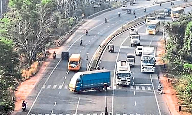 Brahmavar: Danger junction at KG Road causes hundreds of accidents; locals demand service road