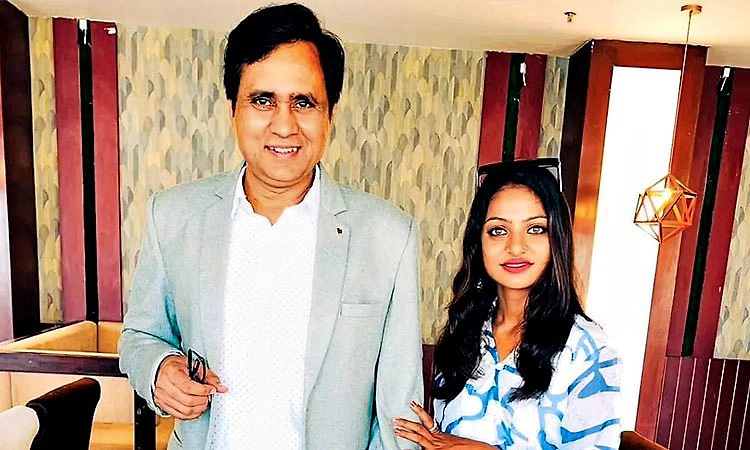 ʼಸನೋಜ್‌ ಮಿಶ್ರಾ ಖಾಸಗಿ ಅಂಗಗಳನ್ನು ಮುಟ್ಟಿ ಕಿರುಕುಳ ನೀಡಿದ್ದಾನೆʼ- ಮೊನಾಲಿಸಾ ಗಂಭೀರ ಆರೋಪ