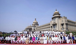 Karnataka Assembly;ಅವಧಿಗೂ ಮುನ್ನ ಶಾಸಕರ ಫೋಟೋ ಶೂಟ್: ಭಾರೀ ರಾಜಕೀಯ ಕುತೂಹಲ!