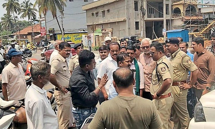 Sagara: ಬಿಎಚ್ ರಸ್ತೆ ಅಗಲೀಕರಣ ಕಾಮಗಾರಿ ಅವೈಜ್ಞಾನಿಕ; ಸಾರ್ವಜನಿಕರ ಪ್ರತಿಭಟನೆ