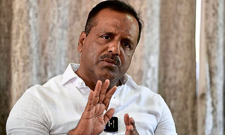 ಶಾಸಕರ ಗೌರವಕ್ಕೆ ಧಕ್ಕೆ: ಹದ್ದುಮೀರಿದ ಅಧಿಕಾರಿಗಳಿಗೆ ಬ್ರೇಕ್ ಹಾಕಲು ಸಿದ್ಧತೆ!