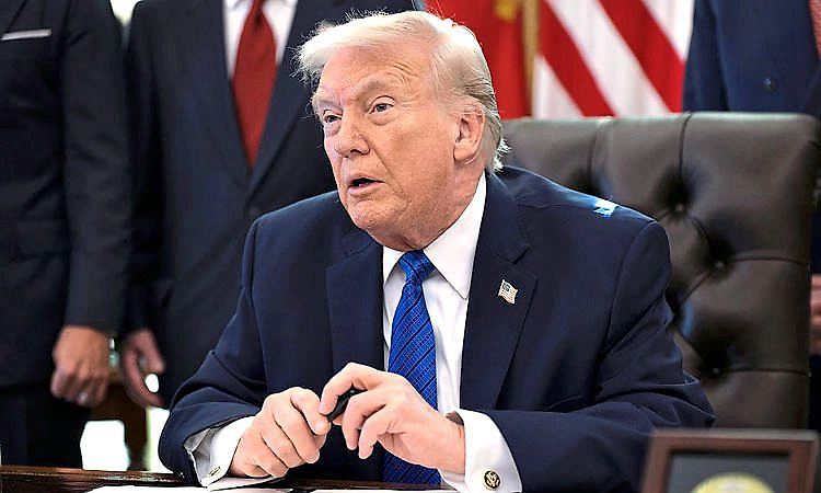 ಅಮೆರಿಕಕ್ಕೆ ಇರಾನ್‌ ಹೊರ್ಮುಜನ್ನು ಉಡುಗೊರೆ ನೀಡಿದೆ: ಟ್ರಂಪ್‌!