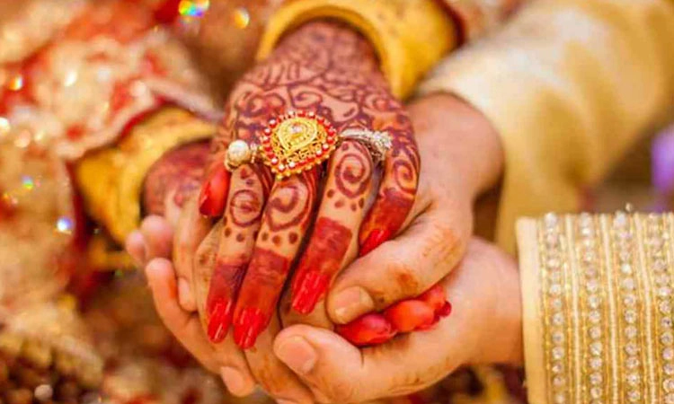 ಎಟಿಎಂನಲ್ಲಿ ಹುಟ್ಟಿದ ಪ್ರೀತಿ: ದಲಿತ ಯುವತಿ ಕೈ ಹಿಡಿದ ಬ್ರಾಹ್ಮಣ ಯುವಕ