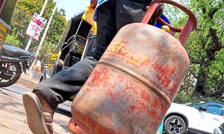 ಗ್ಯಾಸ್ ಸಿಲಿಂಡರ್ ವಿತರಿಸದ ಆರೋಪ : ಬೆಳ್ತಂಗಡಿಯ ಏಜೆನ್ಸಿ ವಿರುದ್ಧ ದೂರು