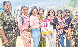 ನಂದಿಬೆಟ್ಟದಲ್ಲಿ ಅಕ್ಕ ಪಡೆಯಿಂದ ಪ್ರವಾಸಿಗರಿಗೆ ಅರಿವು