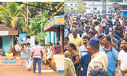 ಭಟ್ಕಳ ಕಪ್ಪೆಚಿಪ್ಪು ದುರಂತ: ಒಂದೇ ಕಡೆ 11 ಮಂದಿಯ ಅಂತ್ಯಕ್ರಿಯೆ