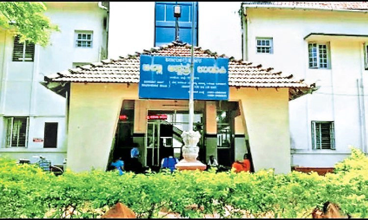 Udupi: ಜಿಲ್ಲಾಸ್ಪತ್ರೆಯಲ್ಲಿ ಮೂಲಸೌಲಭ್ಯ ಕೊರತೆ; ಬಗೆಹರಿಸಲು ಆಗ್ರಹ
