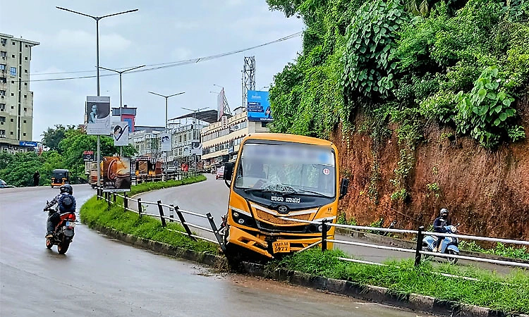 Manipal: School bus jumps onto divider on downhill stretch!