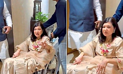 Why was Alka Yagnik seen in a wheelchair? 
