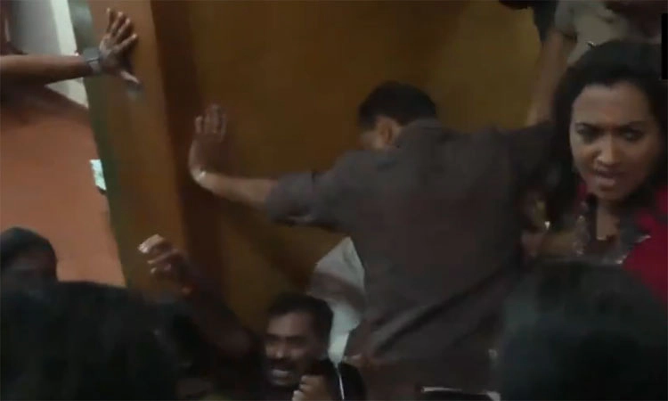 ತಿರುವನಂತಪುರಂ ಕಾರ್ಪೊರೇಷನ್‌ನಲ್ಲಿ ಎಲ್‌ಡಿಎಫ್-ಬಿಜೆಪಿ ಘರ್ಷಣೆ:ಮೇಯರ್ ಆಸ್ಪತ್ರೆಗೆ ದಾಖಲು