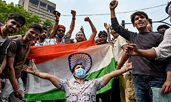Protesting Congress, CJP workers celebrate Union Minister Pradhan's resignation