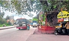 ಪರ್ಕಳ: ಉತ್ತಮ ರಸ್ತೆ ಇದೆ, ಬಸ್‌ ನಿಲ್ದಾಣ ಇಲ್ಲ!,ಅಶ್ವತ್ಥ ಕಟ್ಟೆಯಲ್ಲಿ  ಬಸ್‌ಗಾಗಿ ಕಾಯಬೇಕು