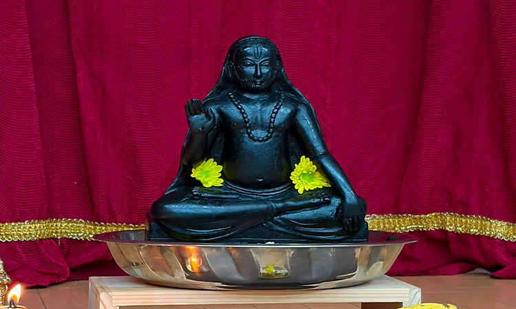 ಟೋಕಿಯೊ: ಟೋಕಿಯೊದಲ್ಲಿ ಶ್ರೀ ರಾಘವೇಂದ್ರ ಸ್ವಾಮಿಗಳ ವಿಗ್ರಹದ ಅನಾವರಣ