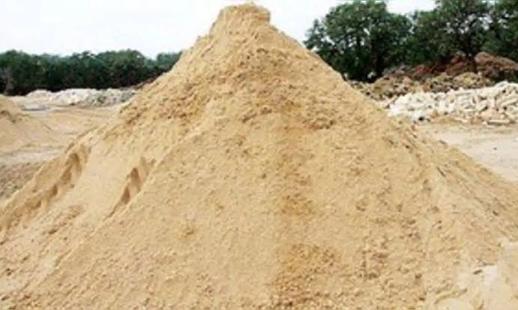 Malpe: ಮೂಡುತೋನ್ಸೆ: ಮರಳು ಅಕ್ರಮ ಸಾಗಾಟ ಪತ್ತೆ