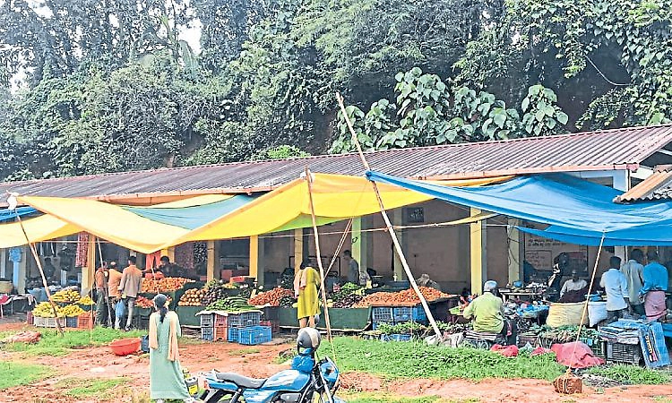 ಕೆಸರುಮಯವಾಗಿದೆ ಪಂಜ ಸಂತೆ