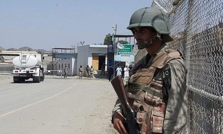 Pakistani forces kill several Afghan Taliban fighters in border clash amid escalating tensions