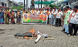 Yadgir BJP stages protest with mock funeral procession against state government