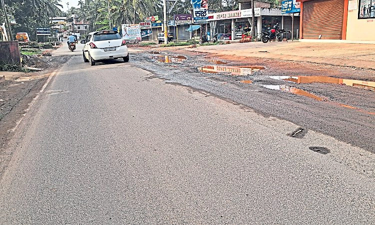ಮುಖ್ಯ ರಸ್ತೆ ಸರಿಯಾಗಿದೆ, ಪರ್ಯಾಯ ರಸ್ತೆ ಹದಗೆಟ್ಟಿದೆ!