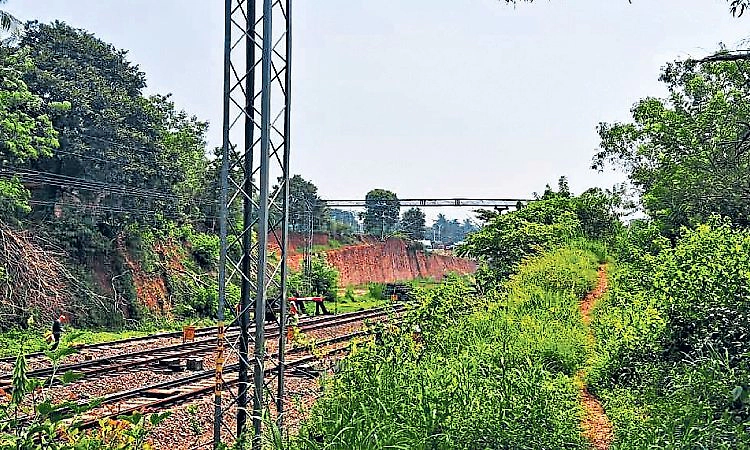 ಮಂಜೇಶ್ವರದಲ್ಲಿ ಸಂಪರ್ಕ ಮೇಲ್ಸೇತುವೆ ಬೇಡಿಕೆ
