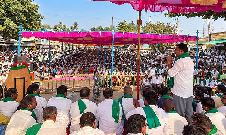 ಕಬ್ಬು ಬೆಳೆಗಾರರ ಸಮಾವೇಶ: ಬೇಡಿಕೆ ಈಡೇರದಿದ್ದರೆ ಅ.27ಕ್ಕೆ ಕರ್ನಾಟಕ ಬಂದ್ ಎಚ್ಚರಿಕೆ 