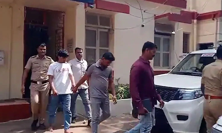ಮಾವನ ಮನೆಯಿಂದ ಚಿನ್ನ ಕದ್ದು ಥಾರ್ ಖರೀದಿಸಿದ ಸೋದರ ಸಂಬಂಧಿ.! ಕಾರಿನ ಪೂಜೆಗೆ ಮಾವನೇ ಅತಿಥಿ.! 