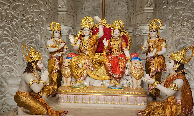 Ayodhya Ram Darbar adorned with gold ornaments made by Swarna Jewellers