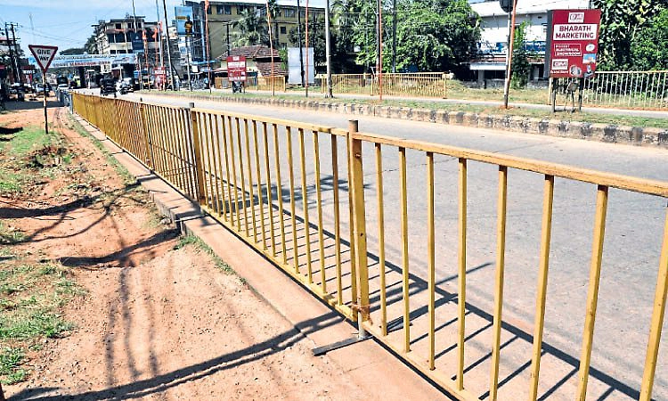 Udupi: ಪ್ರಧಾನಿ ಆಗಮನ: ನಗರದಲ್ಲಿ ಸಿದ್ಧತೆ ಚುರುಕು; ರಸ್ತೆಯುದ್ದಕ್ಕೂ ಬ್ಯಾರಿಕೇಡ್‌