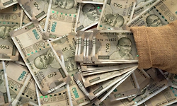 Congress, BJP spar over alleged Rs 400 crore 'heist'