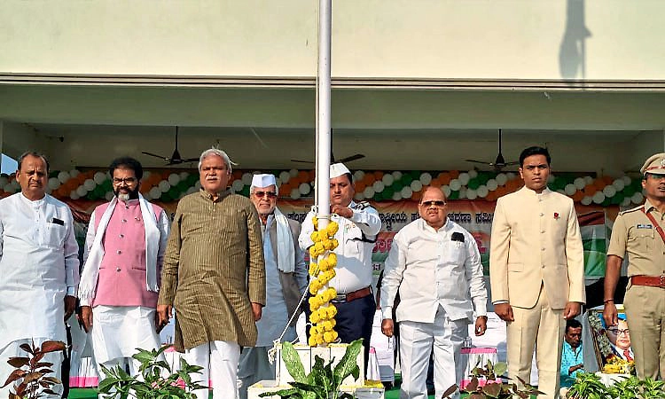 Yadagiri: ಜಿಲ್ಲಾ ಕ್ರೀಡಾಂಗಣದಲ್ಲಿ 77ನೇ ಗಣರಾಜ್ಯೋತ್ಸವ ಧ್ವಜಾರೋಹಣ