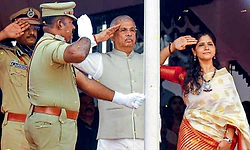 ಕೇಂದ್ರ ಸರ್ಕಾರ ರಾಜ್ಯದ ಶತ್ರುವಲ್ಲ: ಕೇರಳ ಗೌರ್ನರ್‌