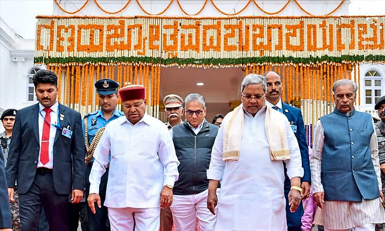 ಮುನಿಸು ಮರೆತು ನಸುನಕ್ಕ ಸಿದ್ದರಾಮಯ್ಯ - ಗೆಹಲೋತ್‌