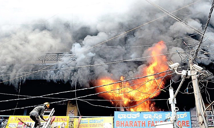 Fire accident in Chikkapete: 21 shops gutted