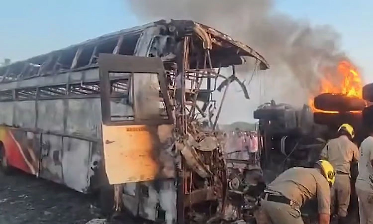 At least 10 killed in Andhra bus fire;CM Naidu condoles deaths