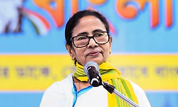 Mamata's flight unable to land at Kolkata airport due to storm