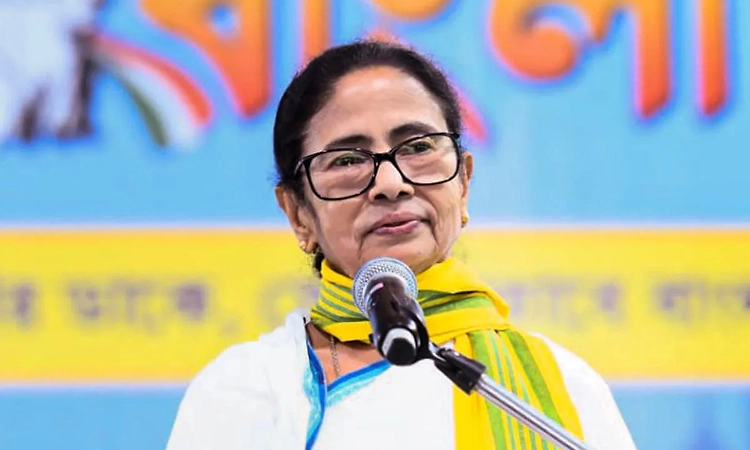 Mamata's flight unable to land at Kolkata airport due to storm