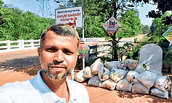 ದಿನಕ್ಕೊಂದು ಗಂಟೆ ಸ್ವಚ್ಛತೆಗೆ ಮೀಸಲು: ಶಿಕ್ಷಕರ ಮಾದರಿ ಸೇವೆ