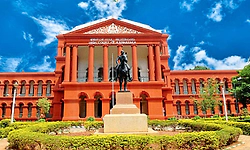 MUDA CASE: ಸಿಎಂ ಸಿದ್ದರಾಮಯ್ಯ, ಪತ್ನಿ ಪಾರ್ವತಿಗೆ ಹೈಕೋರ್ಟ್ 'ತುರ್ತು ನೋಟಿಸ್'!