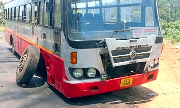 ಚಿಕ್ಕಮಗಳೂರು: ಚಲಿಸುತ್ತಿದ್ದಾಗಲೇ ರಸ್ತೆ ಮಧ್ಯೆ ಕಳಚಿ ಬಿದ್ದ ಸರ್ಕಾರಿ ಬಸ್ಸಿನ ಚಕ್ರ