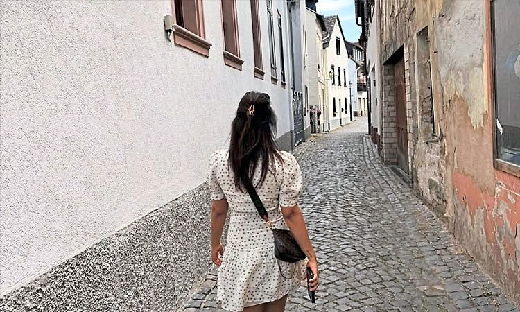 ಇನ್‌ಸ್ಟಾಗ್ರಾಮ್‌ನಿಂದಲೇ ತಿಂಗಳಿಗೆ 7 ಲಕ್ಷ ರೂ. ಗಳಿಕೆ: ಹೊಸ ಹಾದಿ ಹಿಡಿದ ಈ ಖ್ಯಾತ ನಟಿ.!