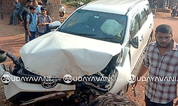 Vitla: ಚಾಲಕನ ನಿಯಂತ್ರಣ ತಪ್ಪಿ, ಮರಕ್ಕೆ ಗುದ್ದಿದ ಕಾರು