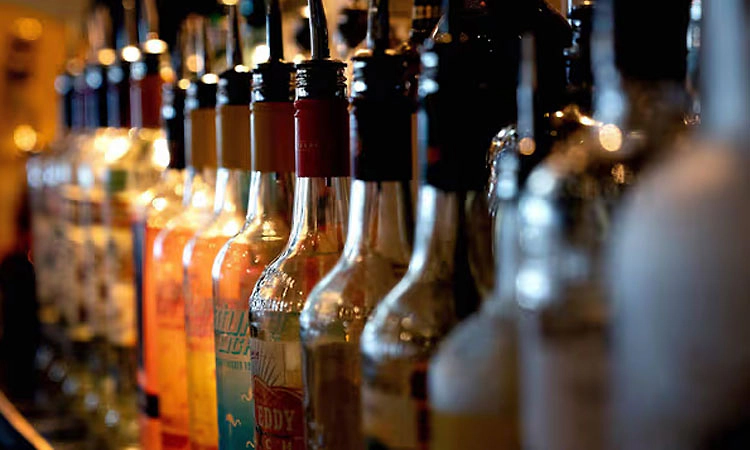 ಮಕ್ಕಳಿಗೆ ಮದ್ಯ ಕೊಟ್ಟರೆ ಪಬ್‌,ಬಾರ್‌ಗಳೇ ಹೊಣೆ: ಹೈಕೋರ್ಟ್