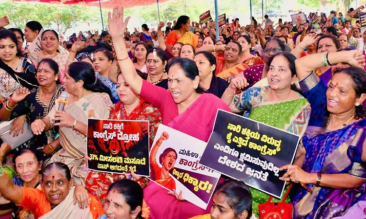 ಇಂಡಿ ಮೈತ್ರಿಕೂಟವನ್ನು ಮಹಿಳೆಯರು ಸುಮ್ಮನೆ ಬಿಡಲ್ಲ: ಕೇಂದ್ರ ಸಚಿವೆ ಕರಂದ್ಲಾಜೆ ಆಕ್ರೋಶ