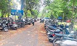 ಇಂದ್ರಾಳಿ ರೈಲು ನಿಲ್ದಾಣ: ಪಾರ್ಕಿಂಗ್‌ ಅವ್ಯವಸ್ಥೆ