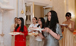 Mumbai; ಅಂಬಾನಿ ನಿವಾಸ ಆಂಟಿಲಿಯಾದಲ್ಲಿ ರಿಹಾನ್ನಾ ಪೂಜೆ,ನೃತ್ಯ!