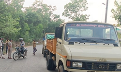 ಮರಳು ಅಕ್ರಮ ಸಾಗಾಟ: ವಾಹನ ತಪಾಸಣೆ; 13 ಲಾರಿಯನ್ನು ವಶಕ್ಕೆ ಪಡೆದ ಪೊಲೀಸರು