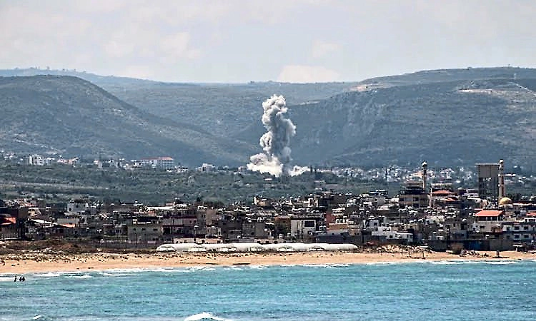 US launches fresh airstrikes on Iran amid Doha peace talks