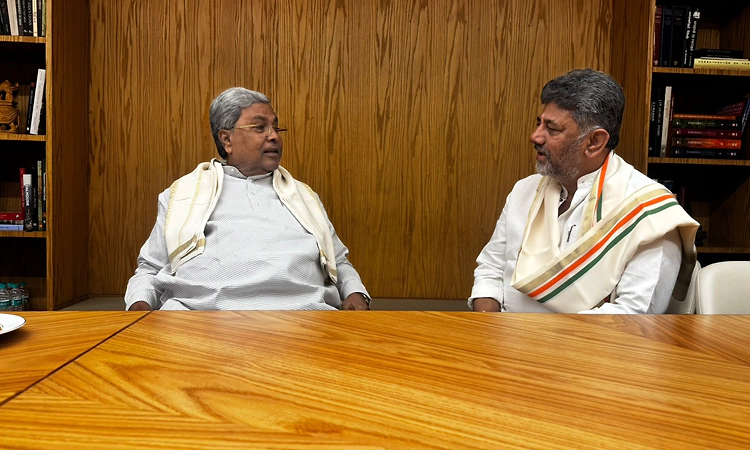 Congress leaders in a huddle in Delhi on RS, MLC polls in Karnataka