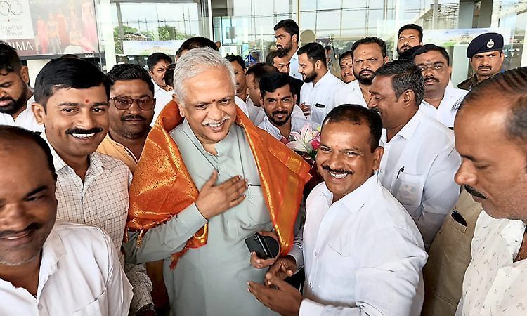 ಬೆಳಗಾವಿಗೆ ಆಗಮಿಸಿದ ಬಿ.ಎಲ್. ಸಂತೋಷ್‌ಗೆ ಅದ್ಧೂರಿ ಸ್ವಾಗತ